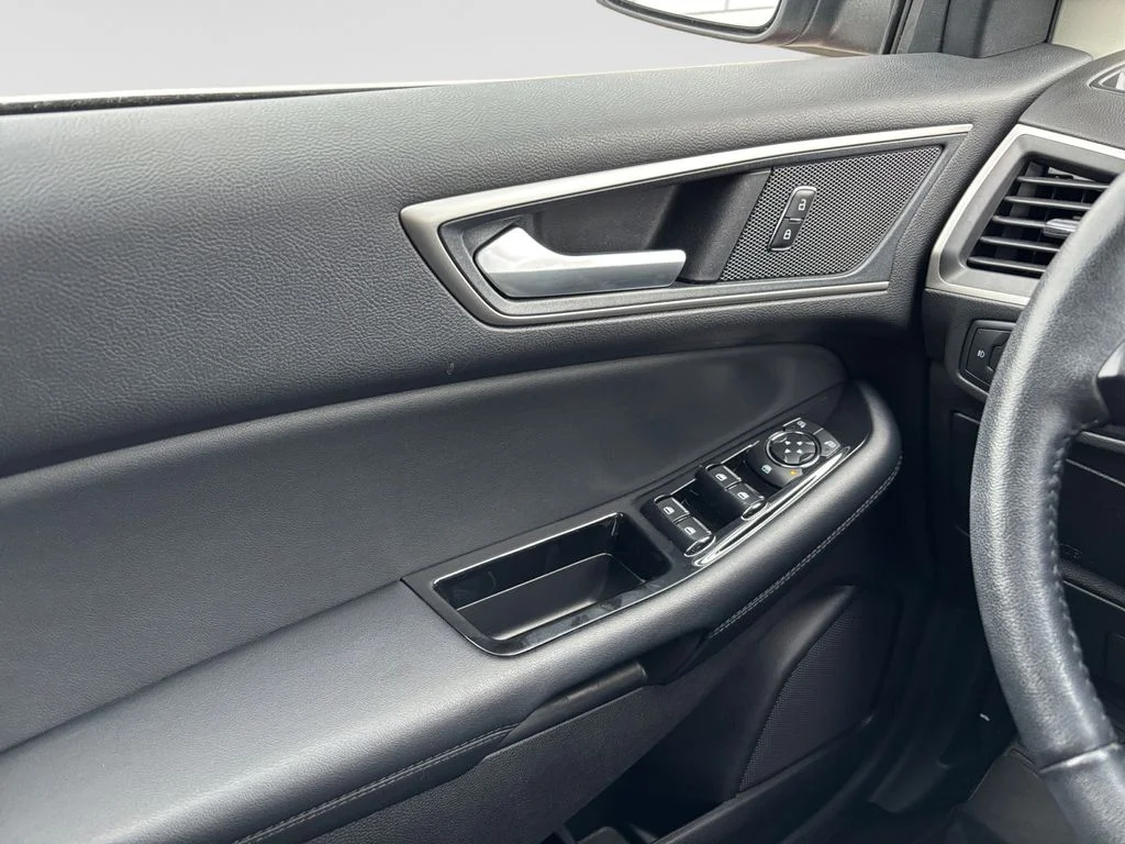 Used 2020 Red Ford SEL image 17