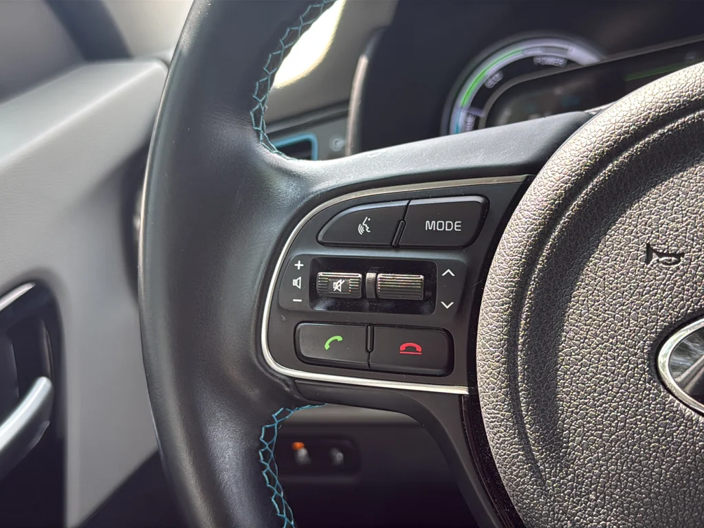 Used 2019 White Kia EX image 16