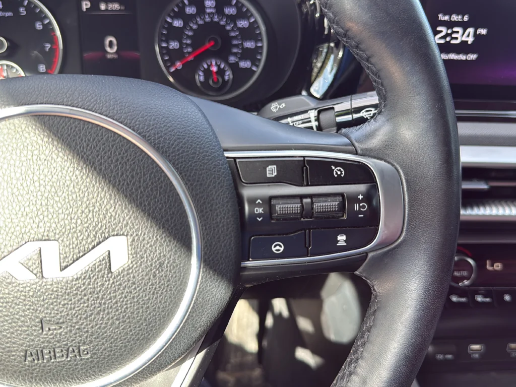 Certified Used 2022 White Kia GT-Line image 12