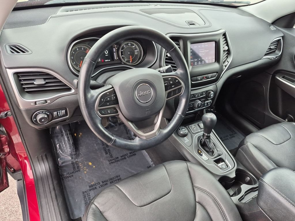 Used 2021 Red Jeep Latitude Lux image 11