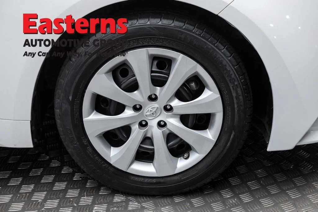 Used 2021 White Toyota LE image 27