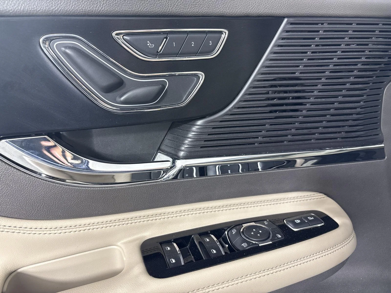 Used 2022 Ocean Drive Blue Metallic Tinted Clearciat Lincoln Standard image 6