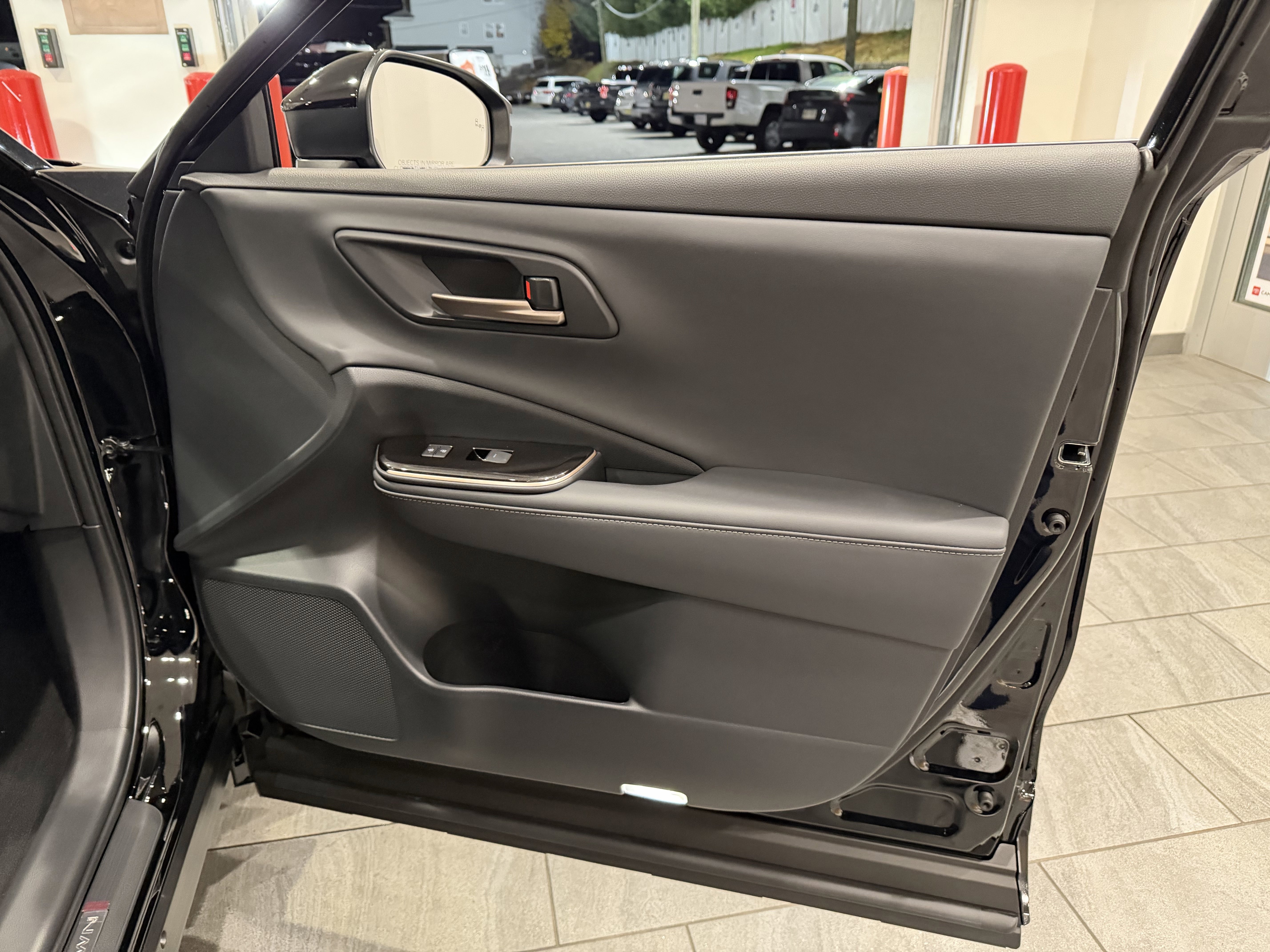 2025 Toyota Crown Signia XLE - Photo 34