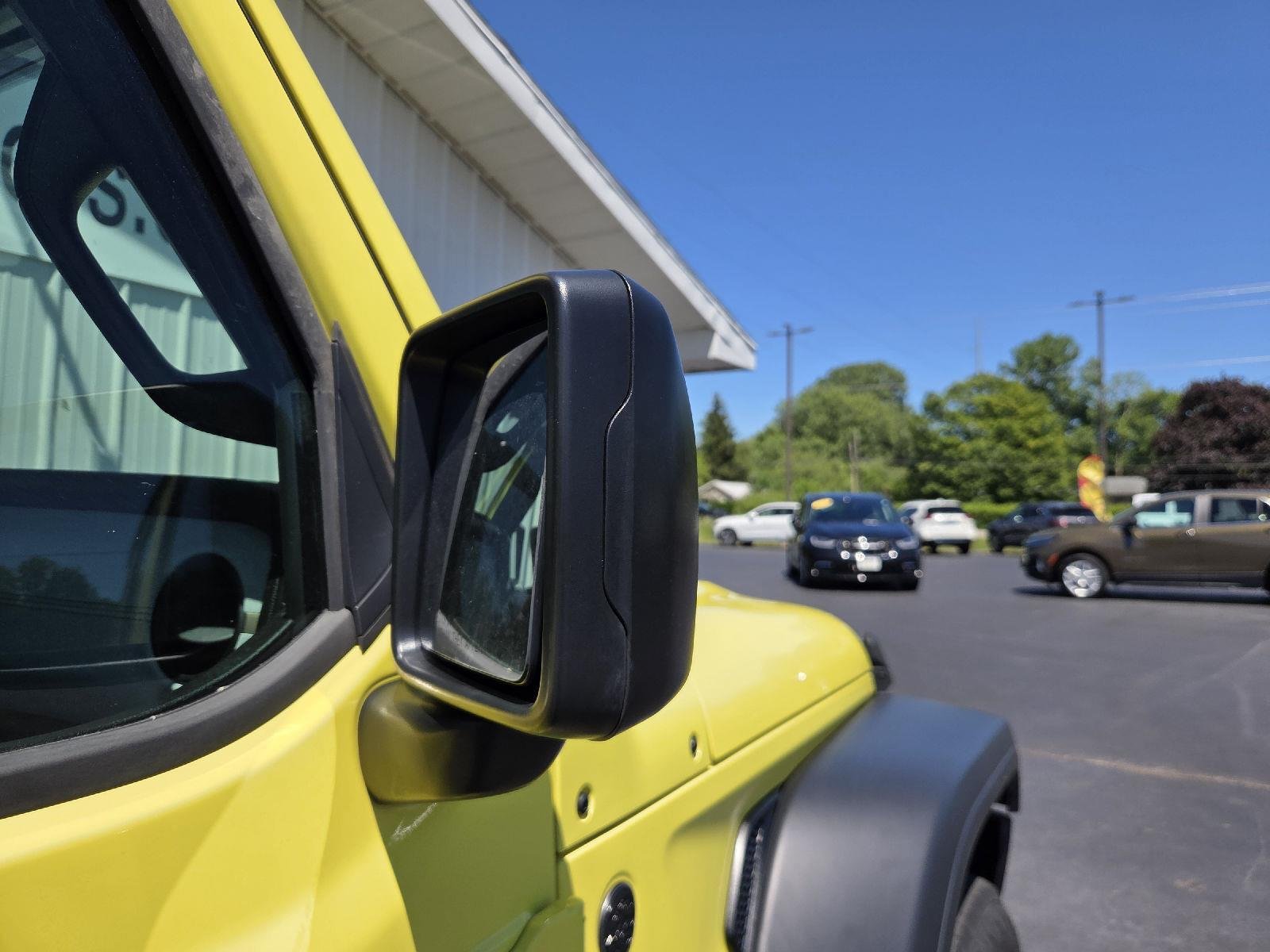 Used 2024 YELLOW JEEP SPOR image 31