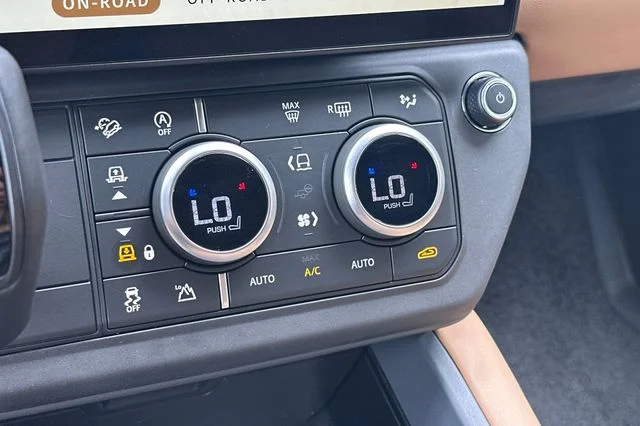 New 2026 Carpathian Grey Land Rover X-Dynamic SE image 19