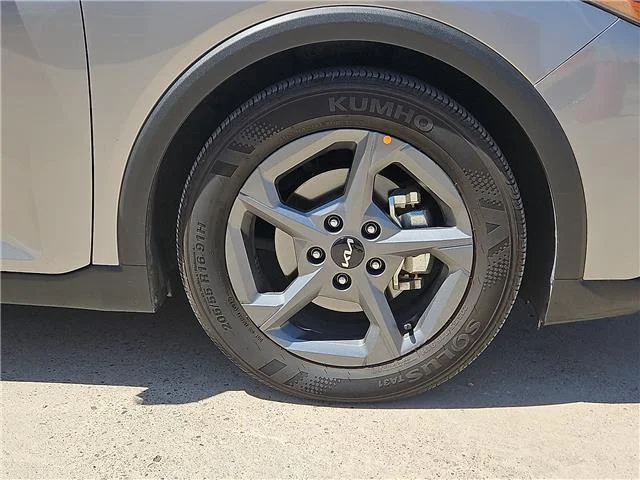 Used 2025 Gray KIA LXS (IVT) image 5