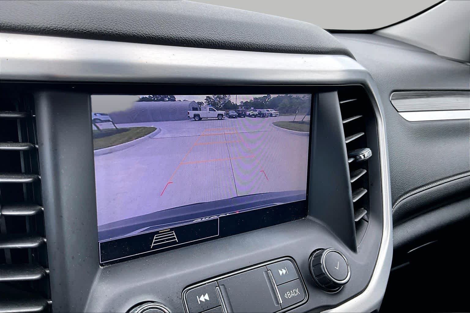 Used 2020 Dark Sky Metallic GMC SLT image 23