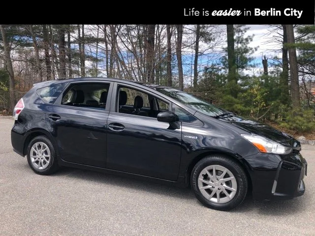 2017 Toyota Prius v Five