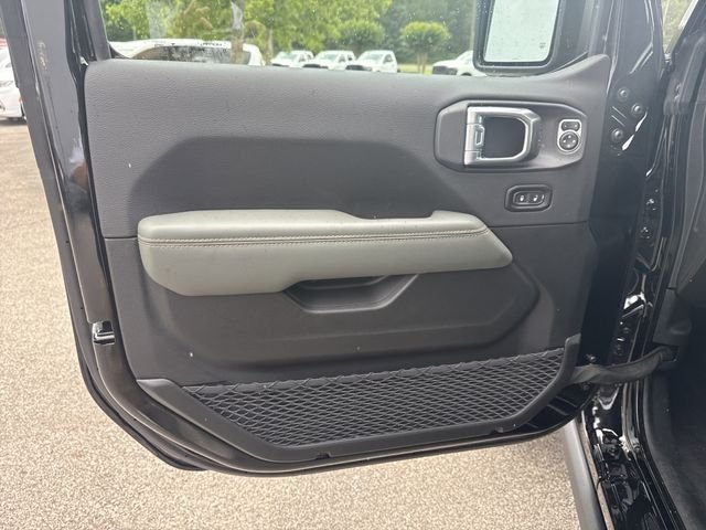 New 2026 Black Jeep Mojave X image 10