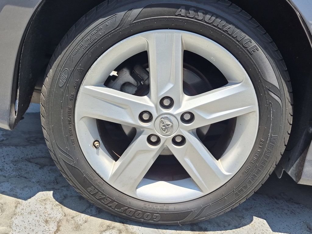 Used 2014 Magnetic Gray Metallic Toyota SE image 13