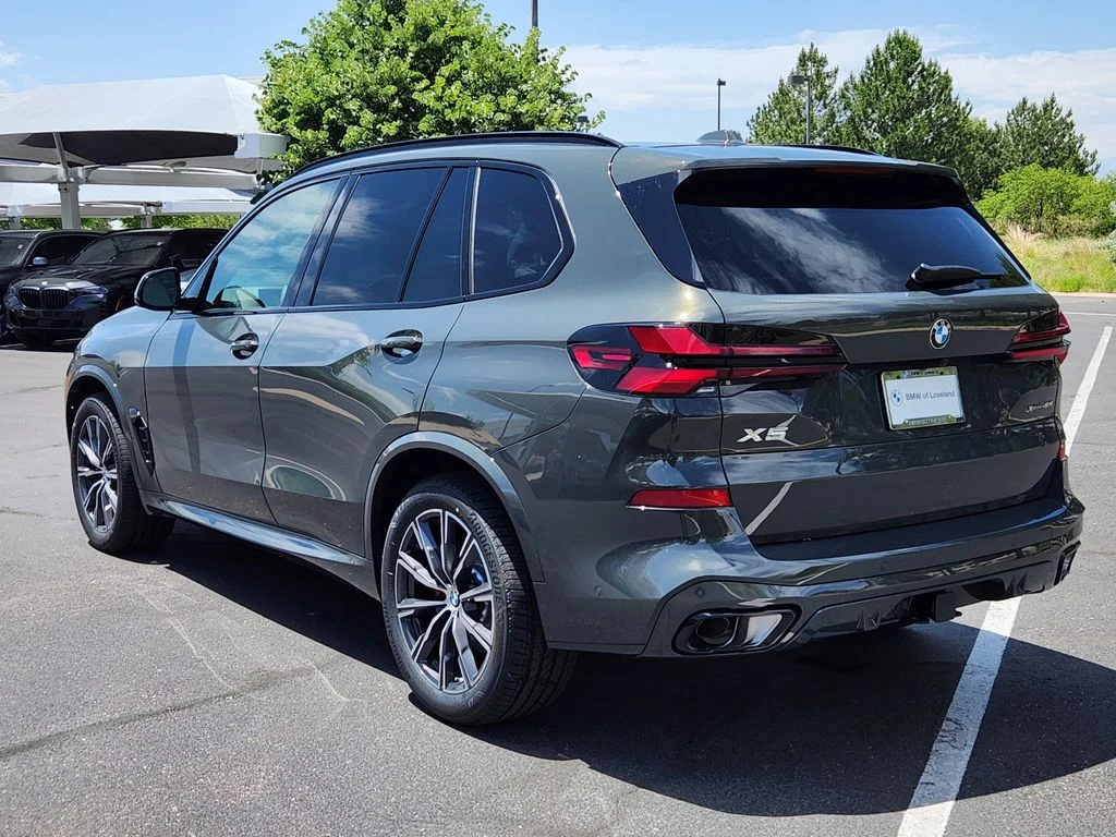 New 2026 Dravit Grey Metallic BMW xDrive40i image 3