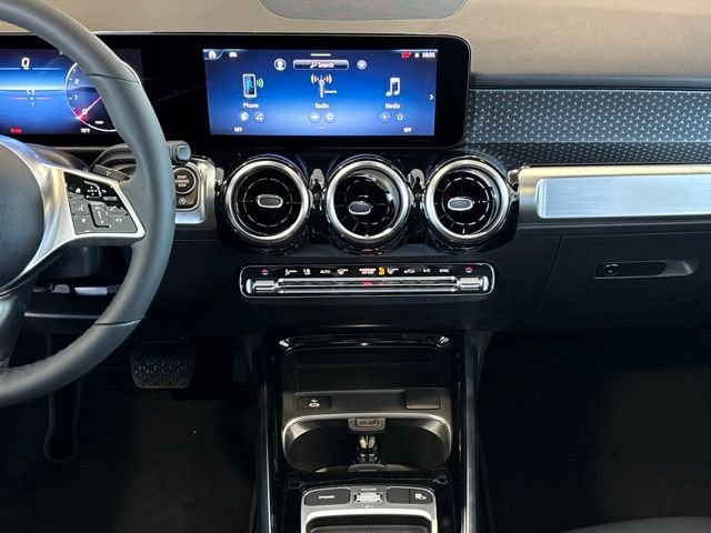 New 2026 Polar White Mercedes-Benz GLB 250 image 13