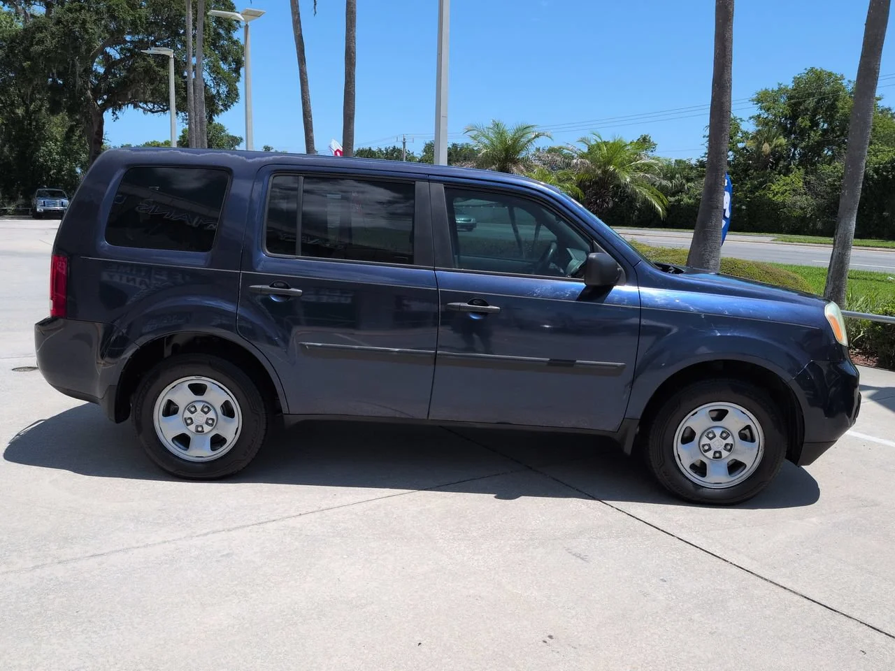 Used 2015 Obsidian Blue Honda LX image 3