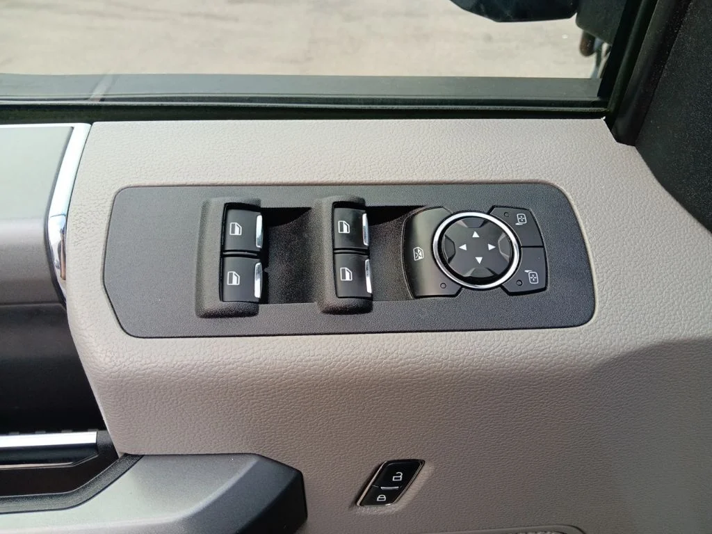 Used 2015 Tuxedo Black Metallic Ford XLT image 15