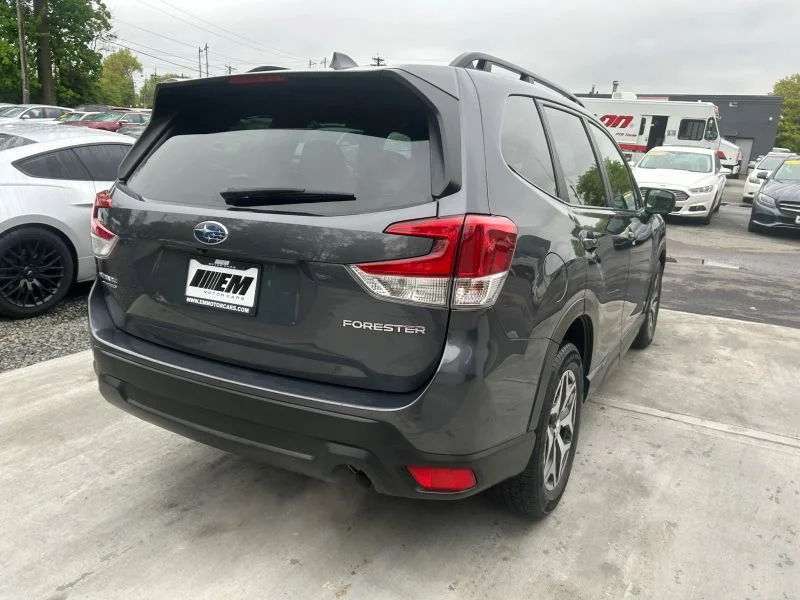 Used 2022 Gray Subaru Premium Sport Utility 4D image 24
