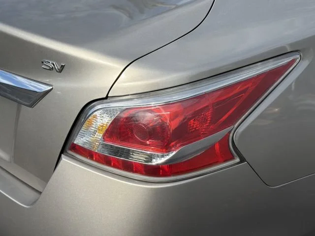 Used 2015  Nissan 2.5 SV image 9