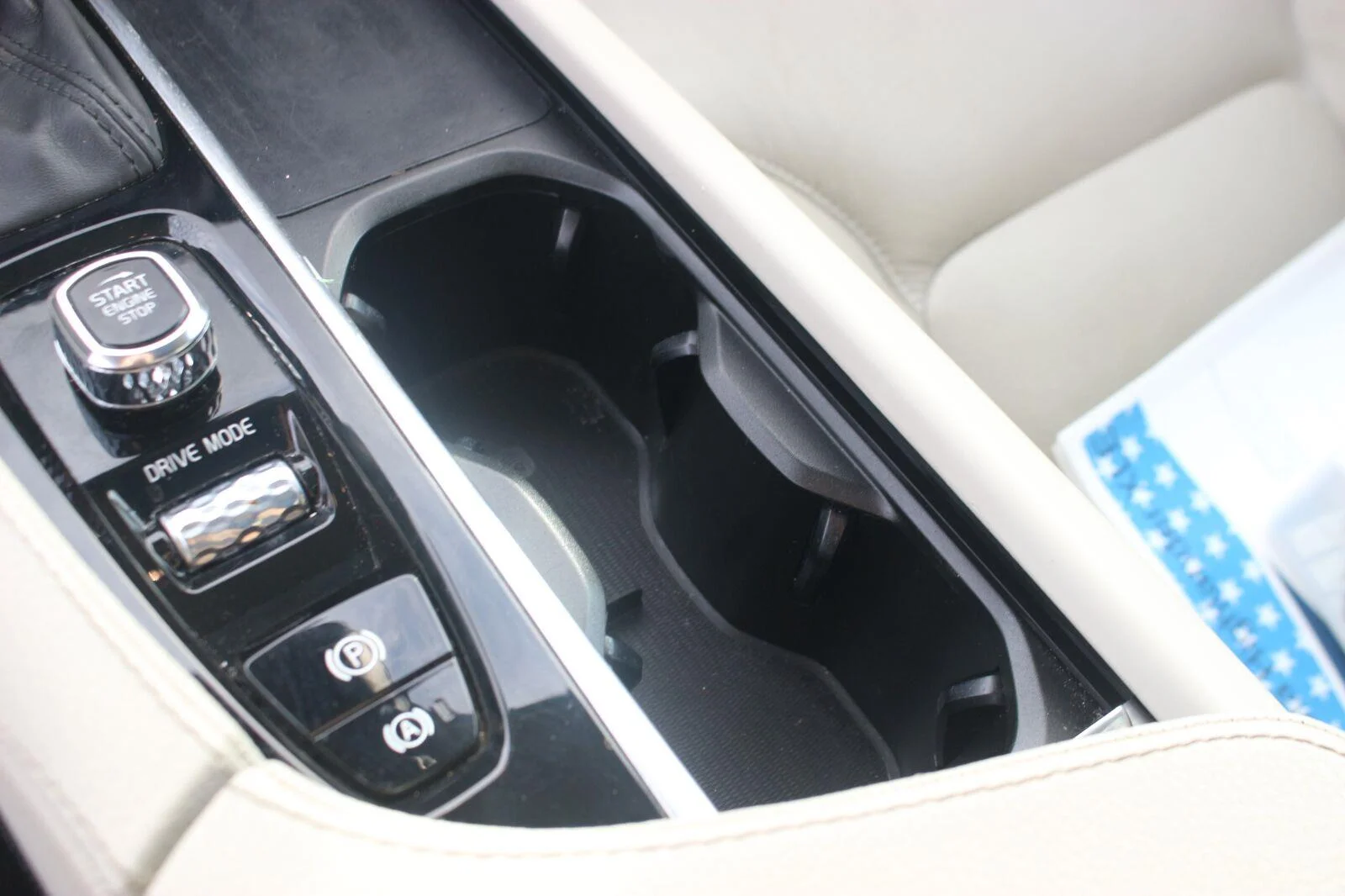 Used 2021  Volvo Momentum image 22