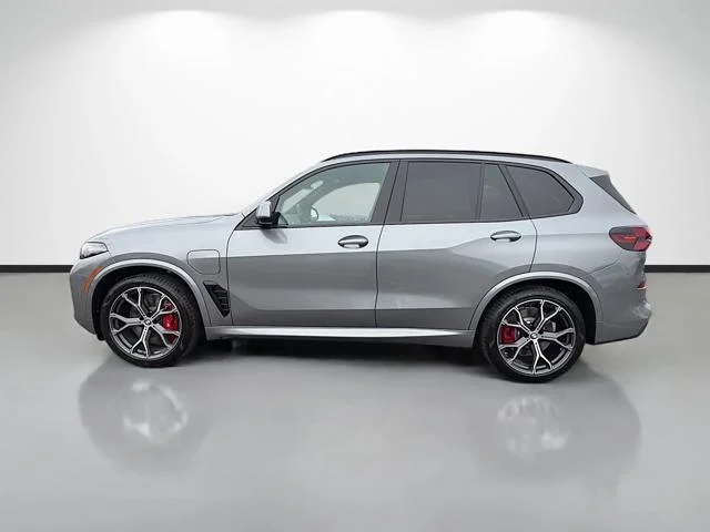 New 2026 Skyscraper Grey Metallic BMW xDrive50e image 6