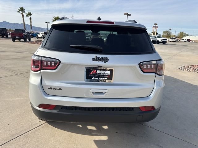 New 2026 Silver Zynith Metallic Clear-Coat Exterior Paint Jeep Latitude image 4