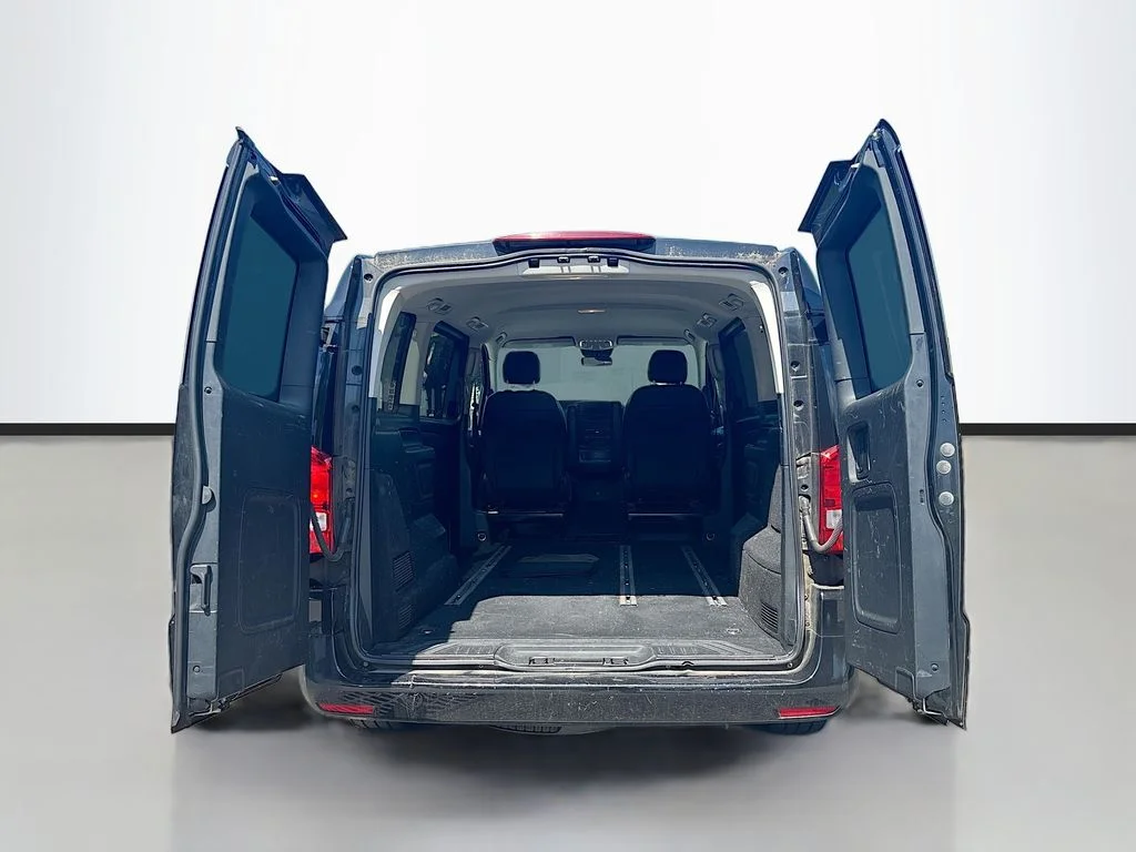Used 2018  Mercedes-Benz Cargo image 9