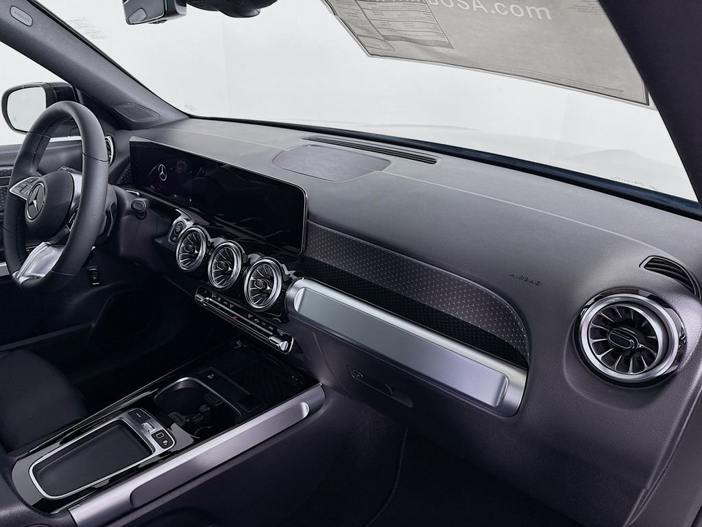 Used 2025 Black Mercedes-Benz GLB 250 image 29