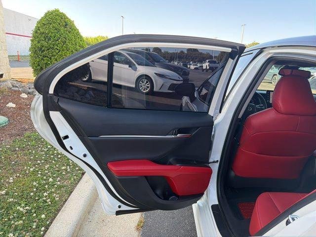 Certified Used 2021 MID BLK/WIND CHILL Toyota  image 16