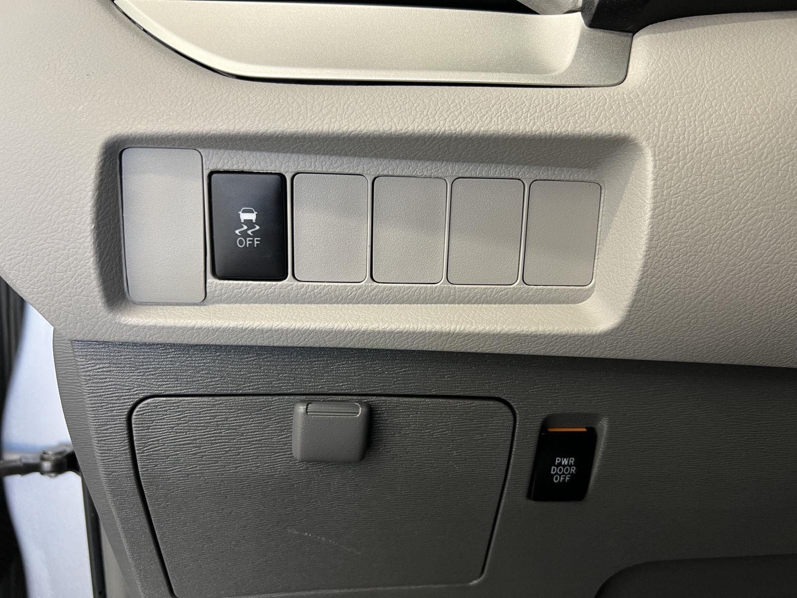 2016 Toyota Sienna LE - Photo 14