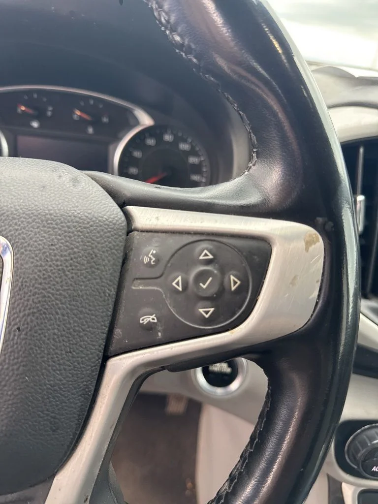 Used 2023 White GMC SLT image 14