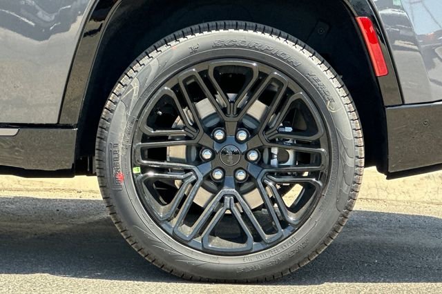 New 2026 Baltic-Gray Metallic Clear-Coat Exterior Paint Jeep Limited Reserve image 25