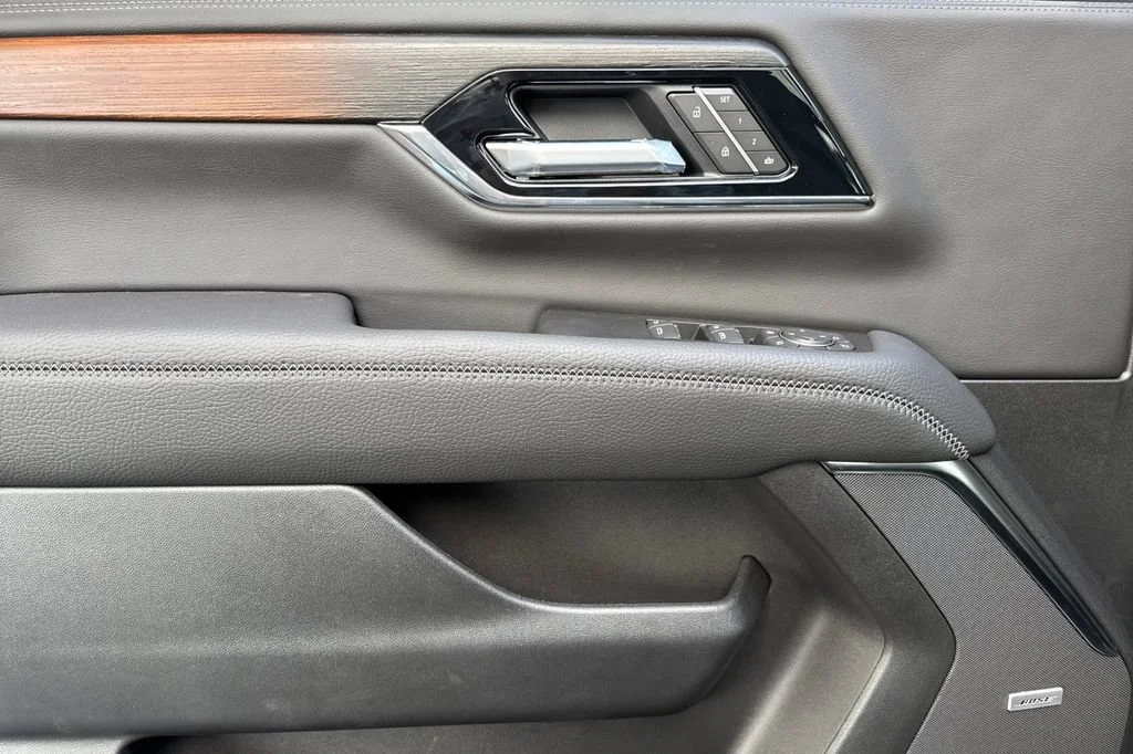 2026 GMC Yukon XL Denali - Photo 8