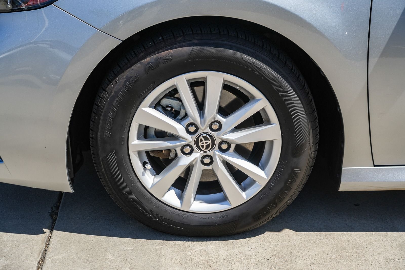 2025 Toyota Camry LE - Photo 11