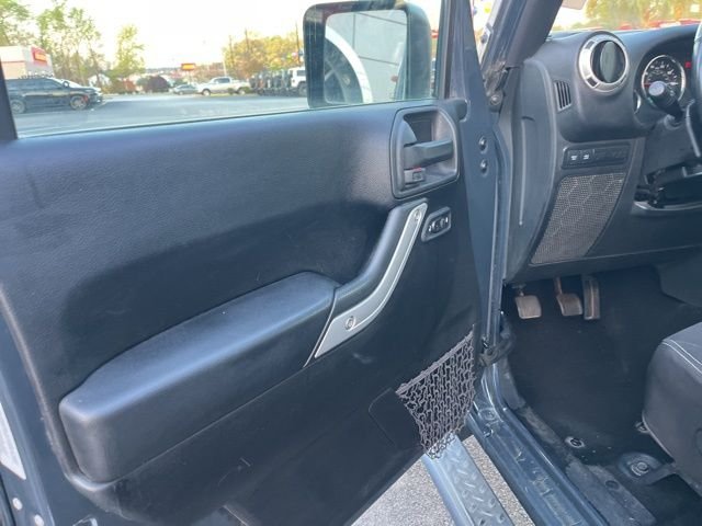 Used 2016 Black Jeep Unlimited Rubicon image 5