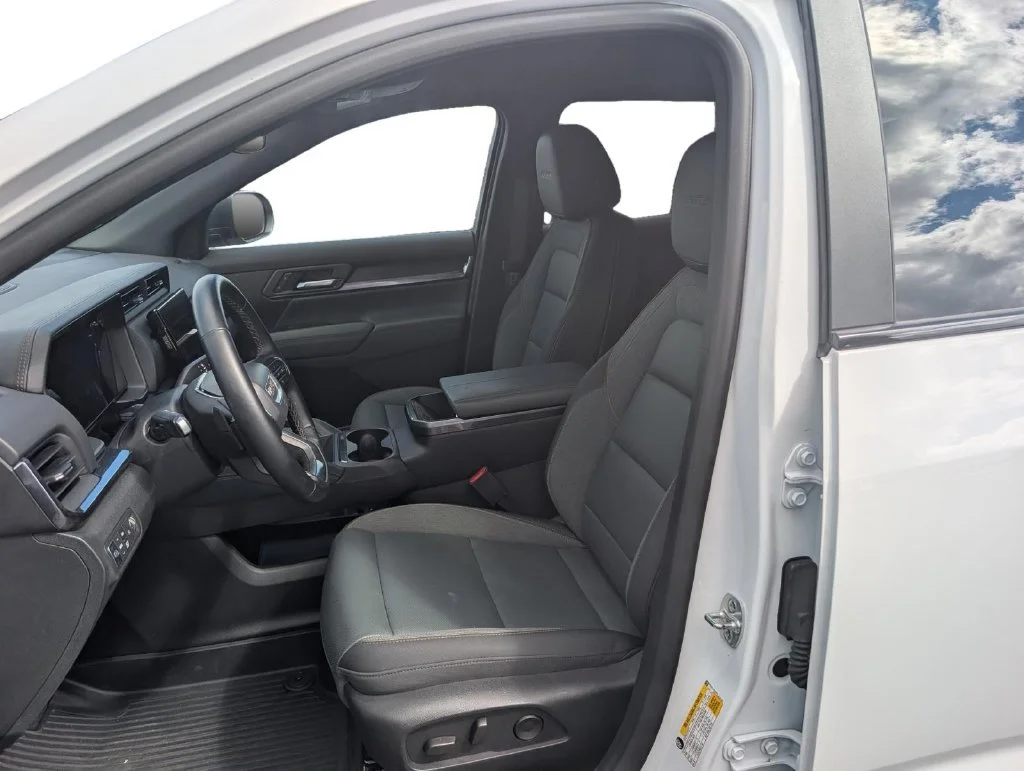 Used 2026 Summit White GMC AT4 image 14