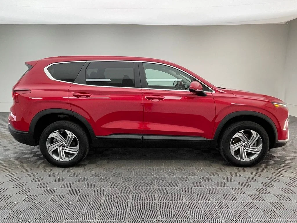 Used 2023 Calypso Red Hyundai SE image 5