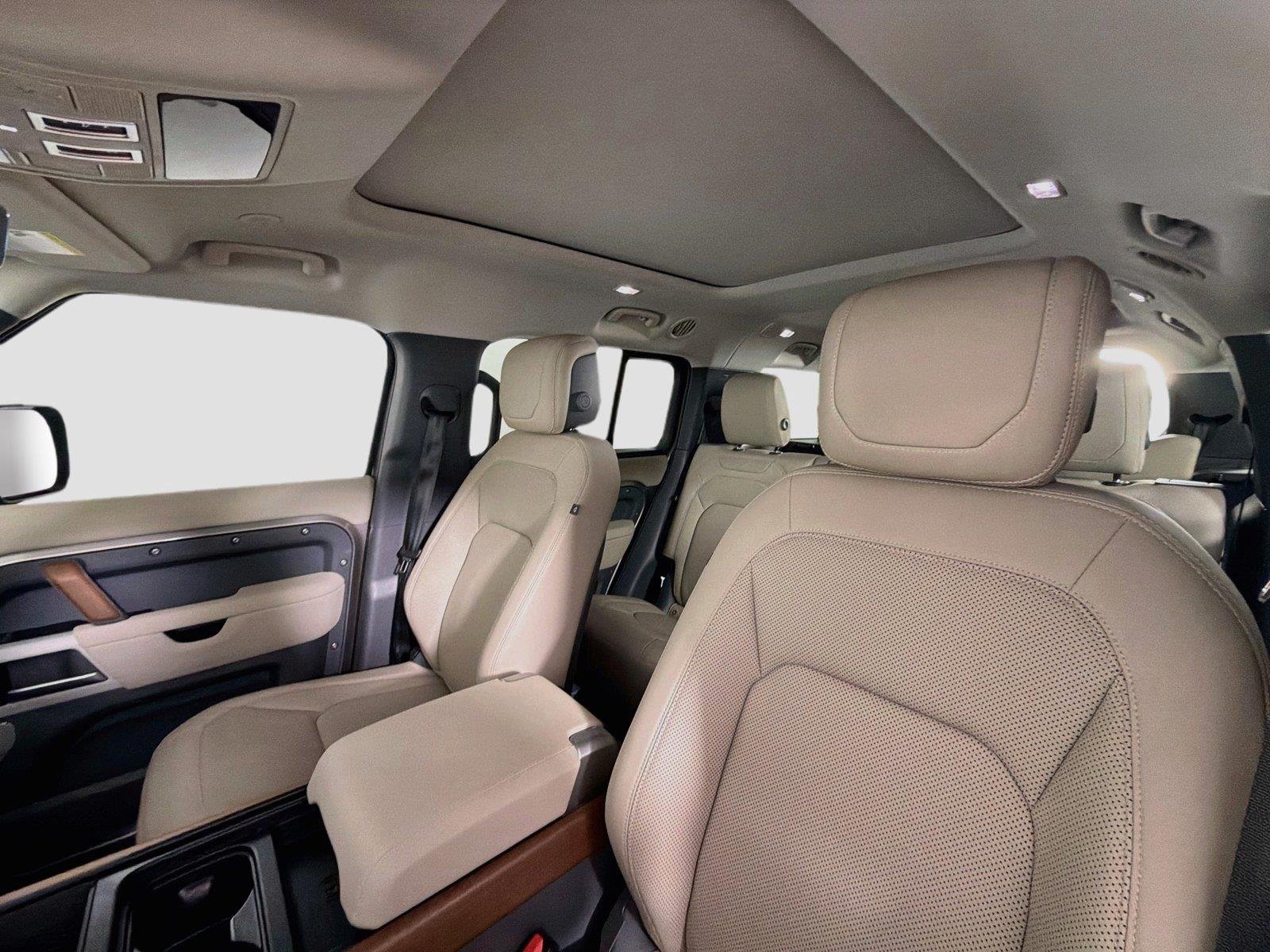 Used 2024 Silicon Silver Land Rover S image 22