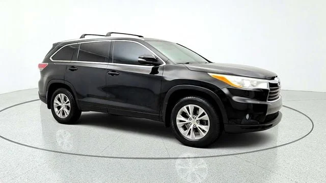 Used 2014 Attitude Black Metallic Toyota AWD 4dr V6 XLE image 3