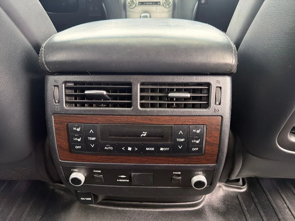 Used 2018 Blizzard Pearl Toyota  image 41