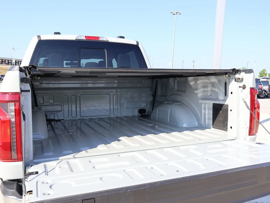 Used 2024 Avalanche Ford XLT image 16
