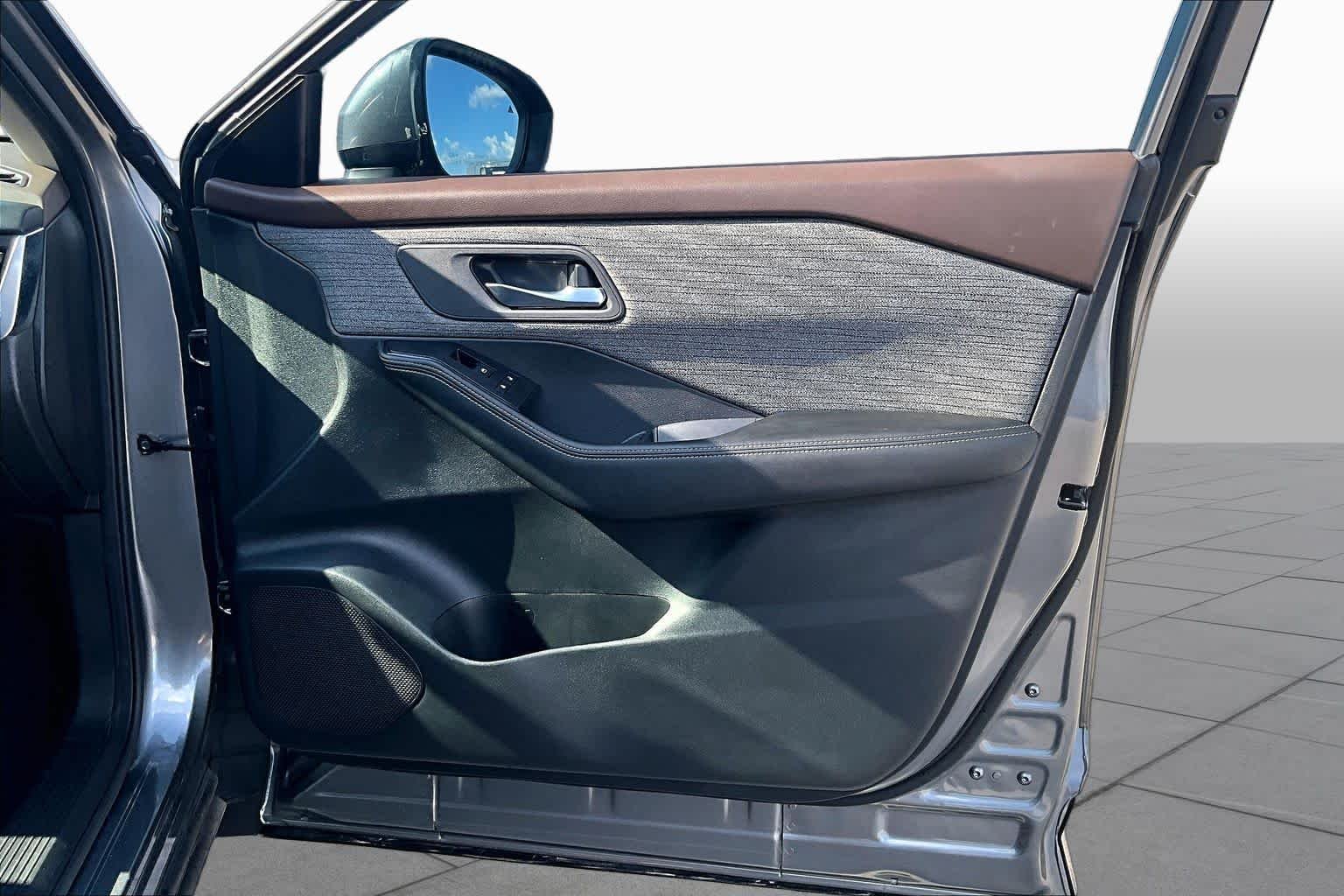 Used 2023 Gun Metallic Nissan SV image 23