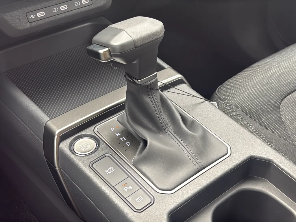 New 2027 Snow White Pearl Kia LX image 46
