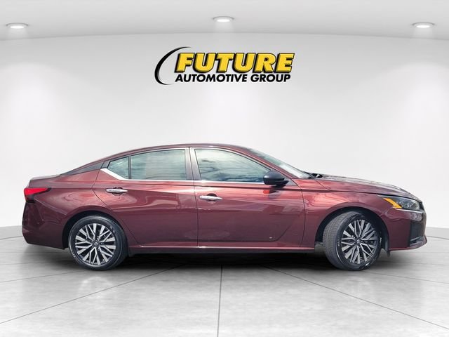 Used 2025 Red Nissan 2.5 SV image 3