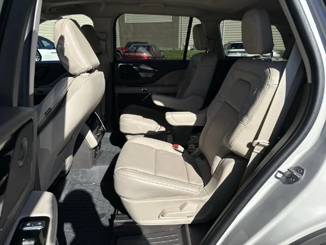 Used 2024 White Lincoln Reserve image 22