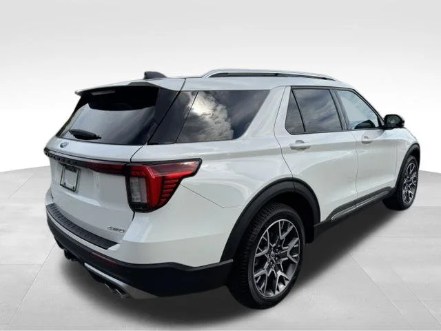 Used 2025 White Ford Platinum image 9
