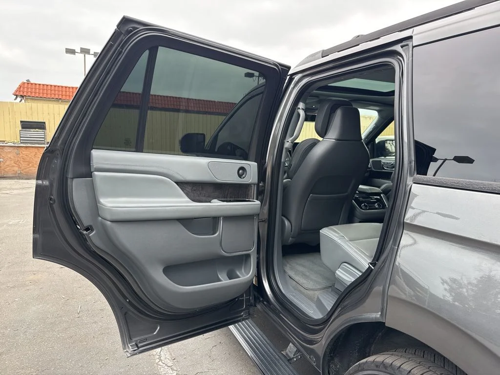 Used 2018 Gray Lincoln Reserve image 14