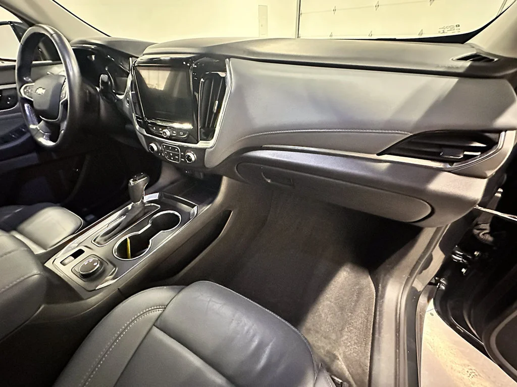 Used 2020 GRAPHITE METALLIC Chevrolet LT Leather image 30