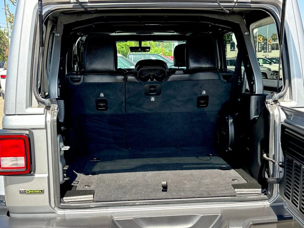 Used 2021 Billet Silver Metallic Clear Coat Jeep Sahara Altitude image 22