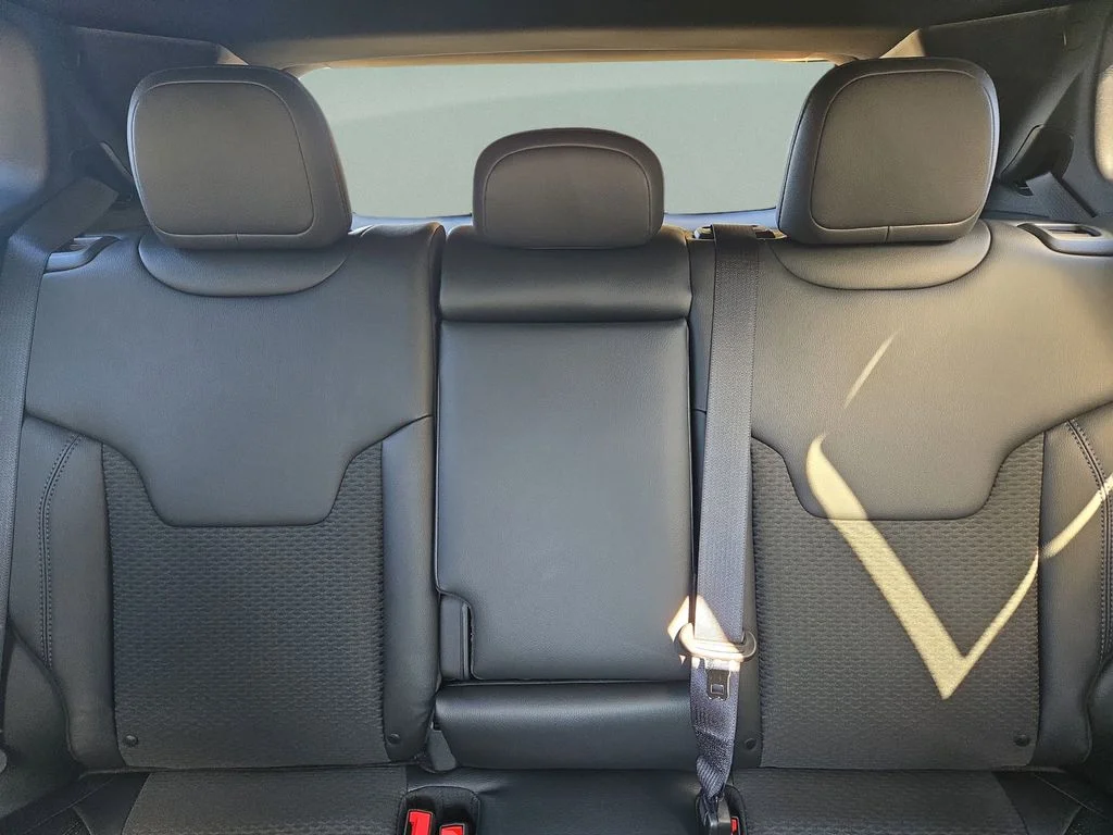 New 2026 Red Hot Pearlcoat Jeep Latitude image 24