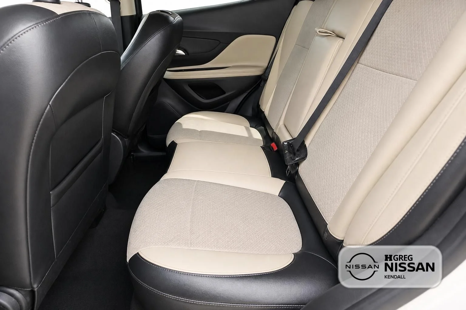 Used 2019 White Buick Preferred image 9