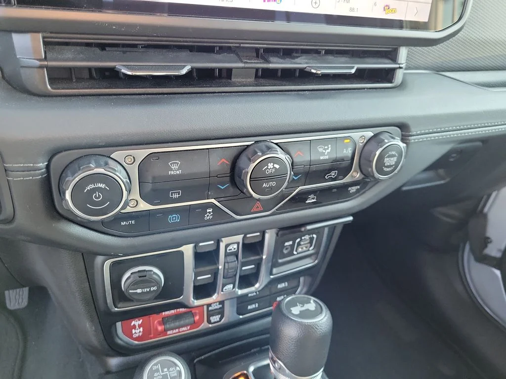 Used 2024 Silver Zynith Clearcoat Jeep Rubicon 4xe image 37