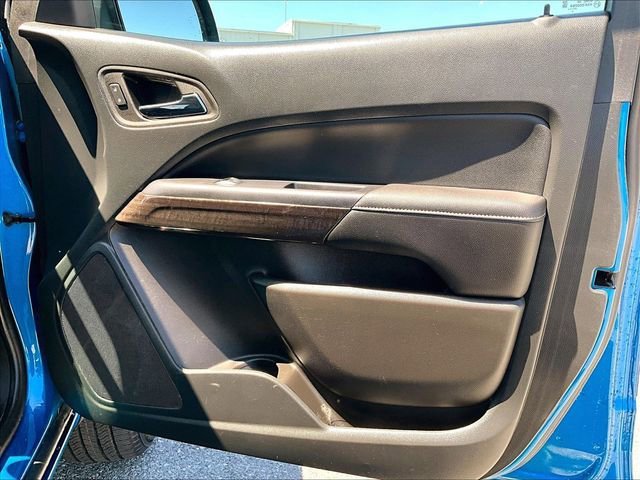 Used 2022 Blue Metallic GMC Elevation image 12
